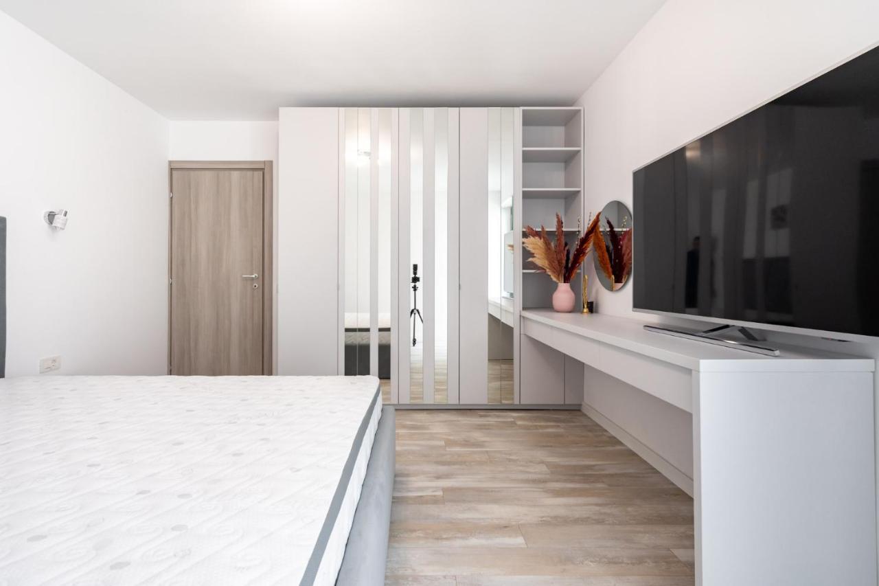 Central Apartment Diamond Bukarest Exteriör bild